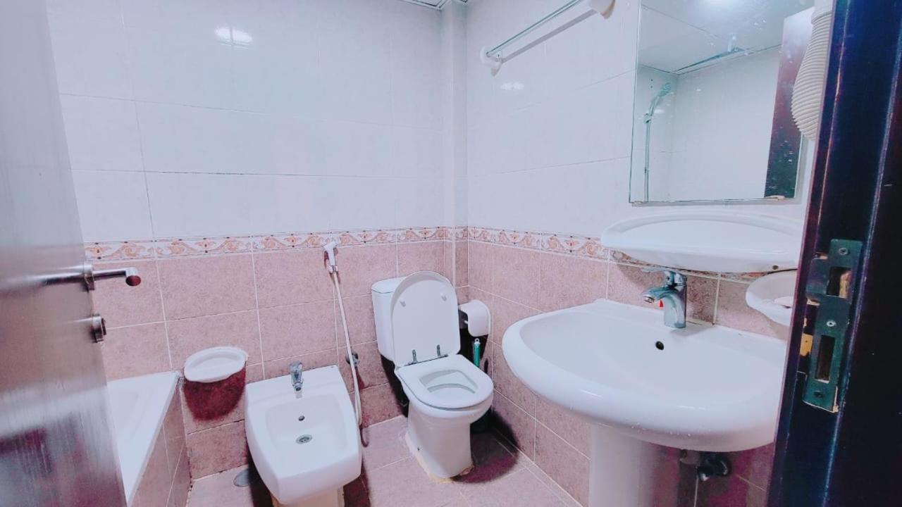 Call Us Дубай Екстер'єр фото